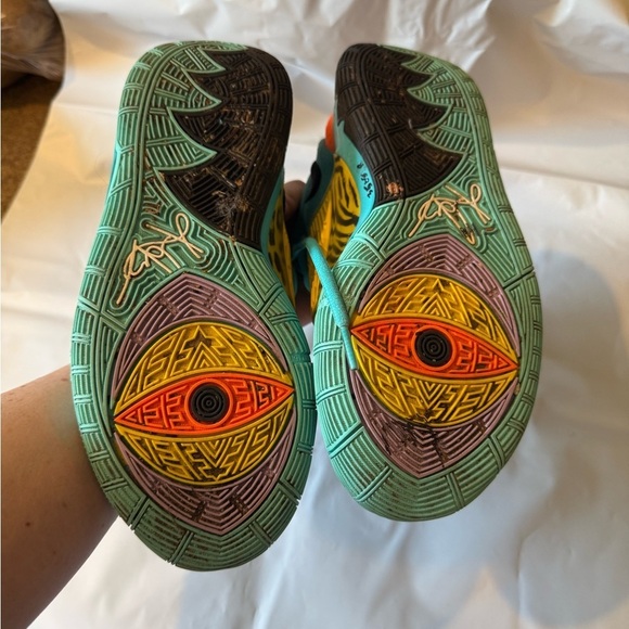 Nike Kyrie 6 Oracle Aqua Size 4Y - Picture 3 of 5